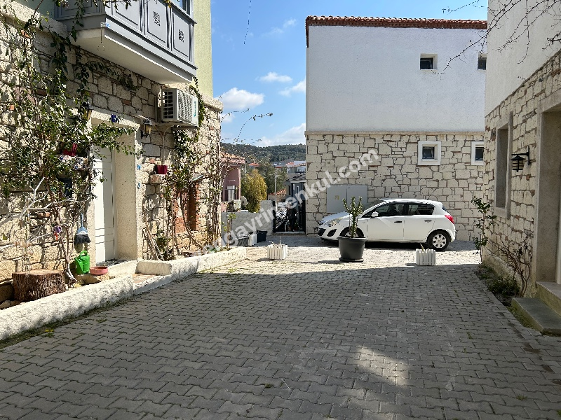 Çeşme Reisdere’de Sezonluk Kiralık 1+1 Lüks Eşyalı Daire