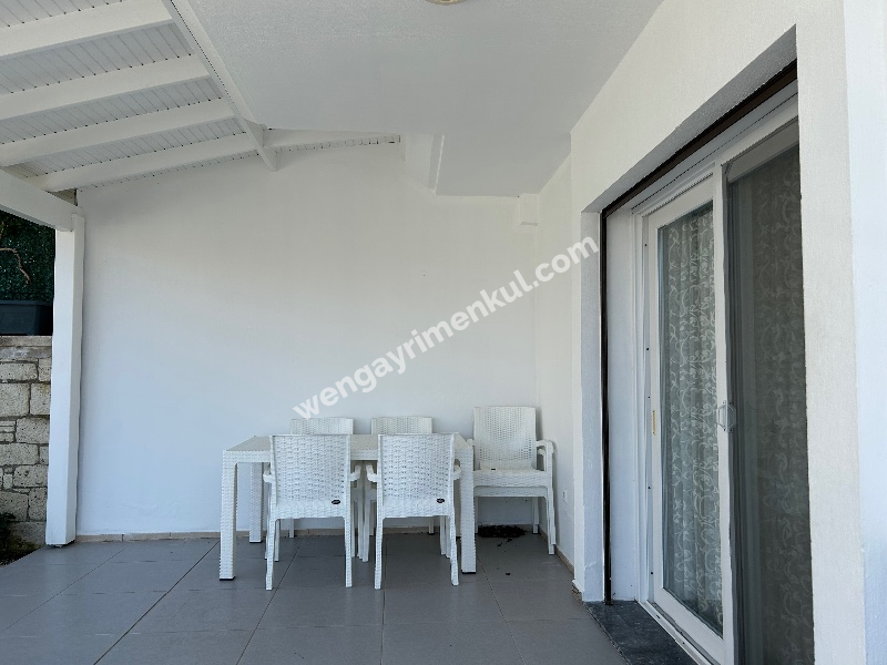Çeşme Alaçatı ‘da  Sezonluk Kiralık Turizm Konaklama Sertifikalı 5+2 Havuzlu Triplex Villa