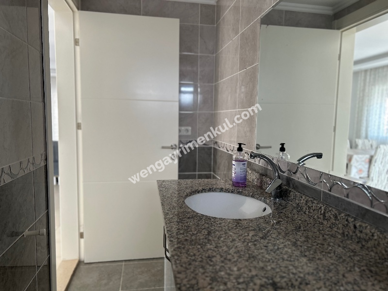 Çeşme Alaçatı ‘da  Sezonluk Kiralık Turizm Konaklama Sertifikalı 5+2 Havuzlu Triplex Villa