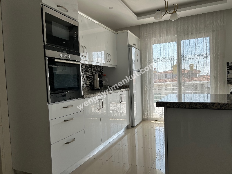 Çeşme Alaçatı ‘da  Sezonluk Kiralık Turizm Konaklama Sertifikalı 5+2 Havuzlu Triplex Villa