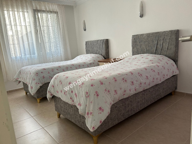 Çeşme Alaçatı ‘da  Sezonluk Kiralık Turizm Konaklama Sertifikalı 5+2 Havuzlu Triplex Villa
