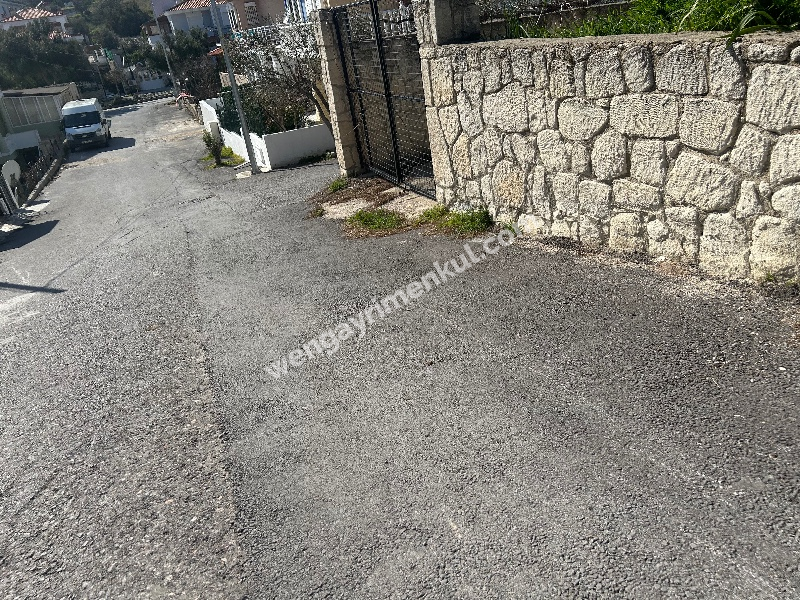 Çeşme Alaçatı ‘da  Sezonluk Kiralık Turizm Konaklama Sertifikalı 5+2 Havuzlu Triplex Villa