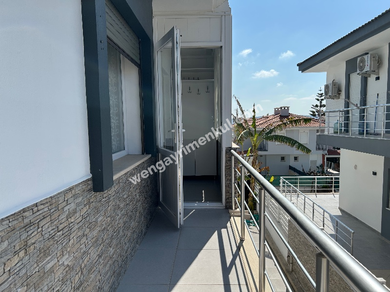 Çeşme Alaçatı ‘da  Sezonluk Kiralık Turizm Konaklama Sertifikalı 5+2 Havuzlu Triplex Villa