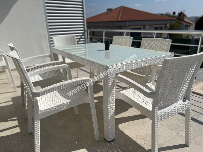 Çeşme Alaçatı ‘da  Sezonluk Kiralık Turizm Konaklama Sertifikalı 5+2 Havuzlu Triplex Villa