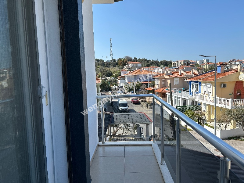 Çeşme Alaçatı ‘da  Sezonluk Kiralık Turizm Konaklama Sertifikalı 5+2 Havuzlu Triplex Villa