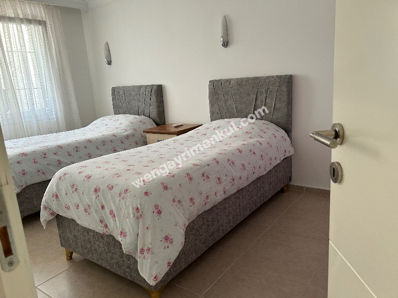 Çeşme Alaçatı’da Satılık 5+2 Havuzlu Turizm Konaklama Belgesine sahip Tripleks Villa 
