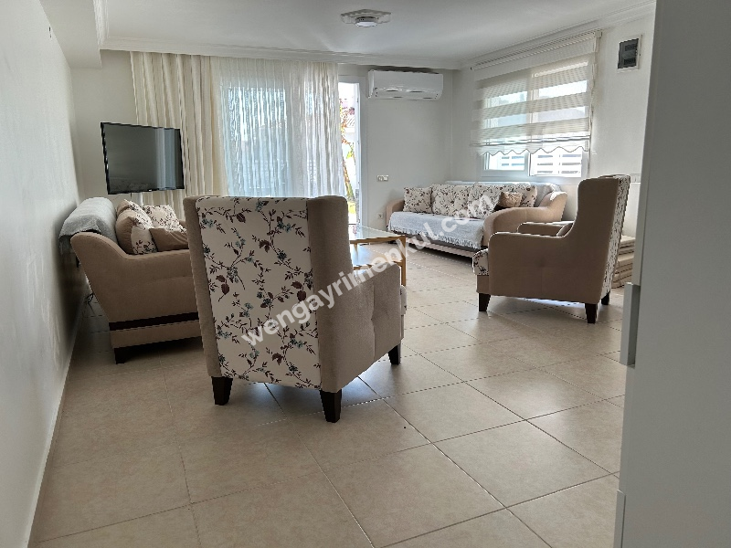 Çeşme Alaçatı’da Satılık 5+2 Havuzlu Turizm Konaklama Belgesine sahip Tripleks Villa 