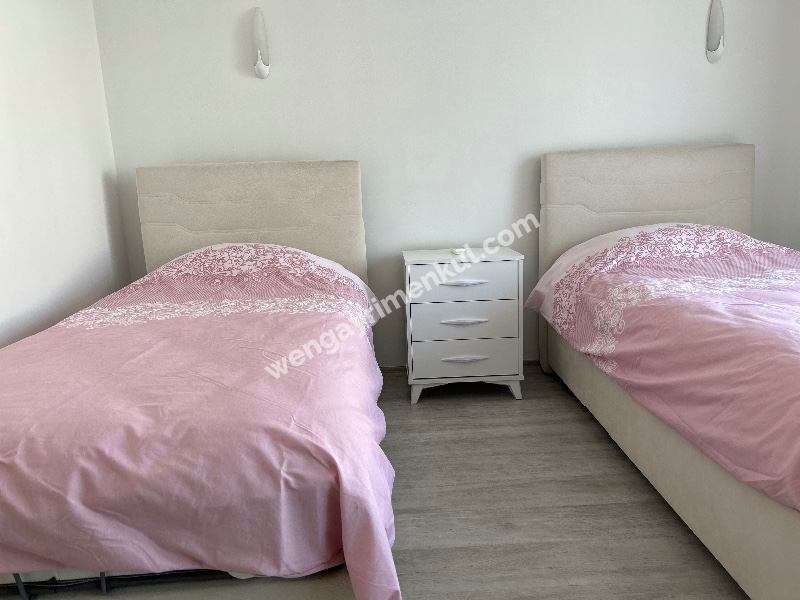 Çeşme Alaçatı’da Satılık 5+2 Havuzlu Turizm Konaklama Belgesine sahip Tripleks Villa 