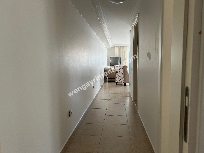 Çeşme Alaçatı’da Satılık 5+2 Havuzlu Turizm Konaklama Belgesine sahip Tripleks Villa 