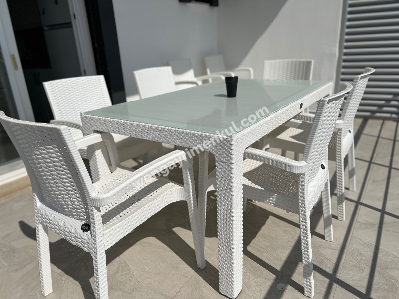 Çeşme Alaçatı’da Satılık 5+2 Havuzlu Turizm Konaklama Belgesine sahip Tripleks Villa 