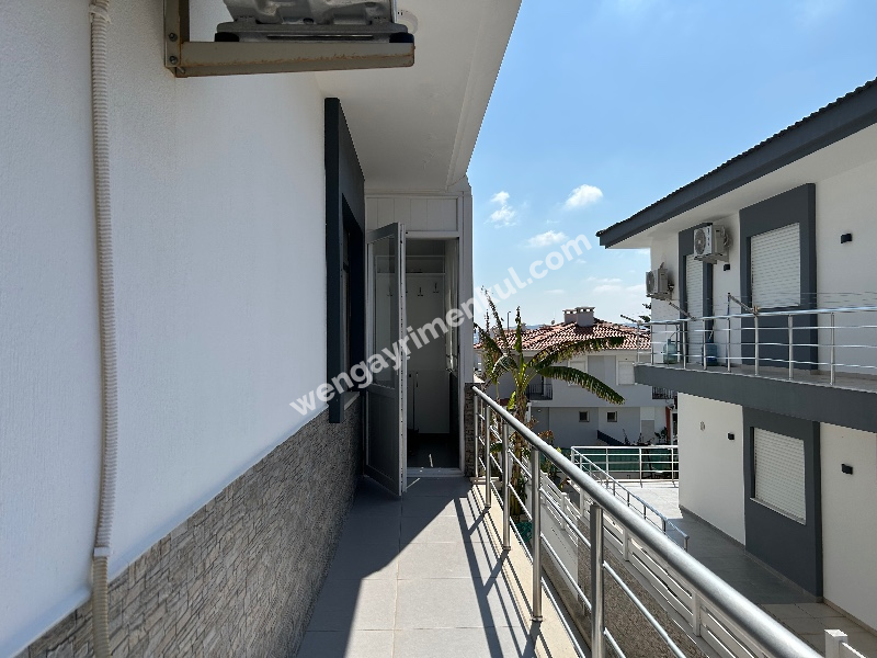 Çeşme Alaçatı’da Satılık 5+2 Havuzlu Turizm Konaklama Belgesine sahip Tripleks Villa 