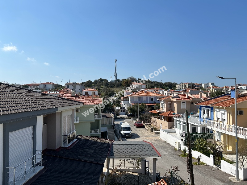 Çeşme Alaçatı’da Satılık 5+2 Havuzlu Turizm Konaklama Belgesine sahip Tripleks Villa 