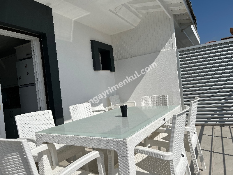 Çeşme Alaçatı’da Satılık 5+2 Havuzlu Turizm Konaklama Belgesine sahip Tripleks Villa 