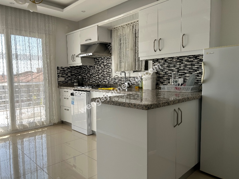 Çeşme Alaçatı’da Satılık 5+2 Havuzlu Turizm Konaklama Belgesine sahip Tripleks Villa 