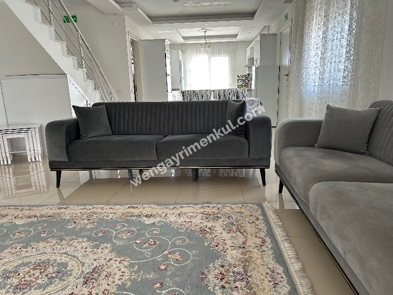 Çeşme Alaçatı’da Satılık 5+2 Havuzlu Turizm Konaklama Belgesine sahip Tripleks Villa 