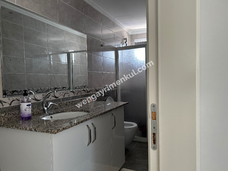 Çeşme Alaçatı’da Satılık 5+2 Havuzlu Turizm Konaklama Belgesine sahip Tripleks Villa 