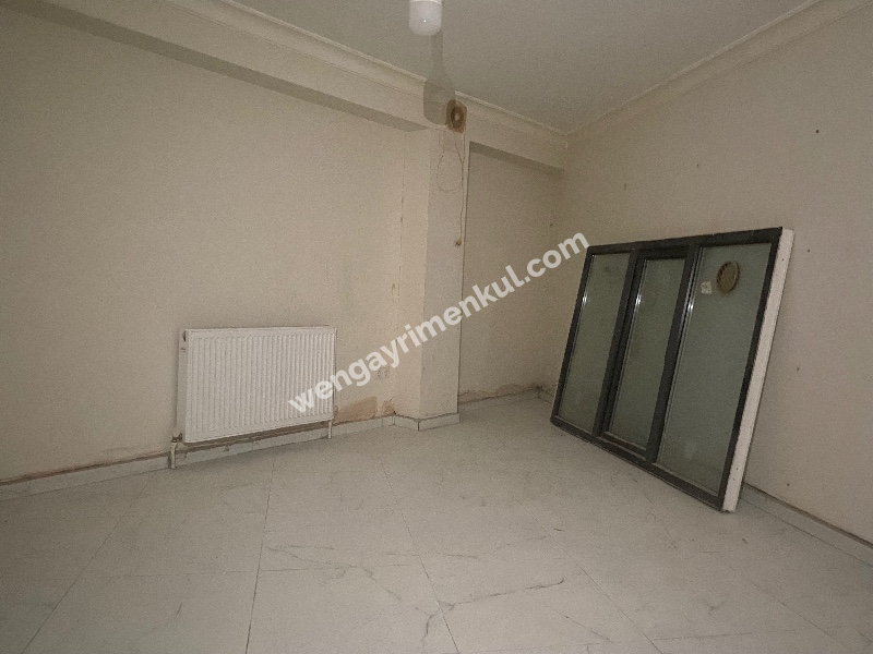 HÜSREV GEREDE CADDESİNDE 60m2 DEPOLU DÜKKAN MAĞAZA