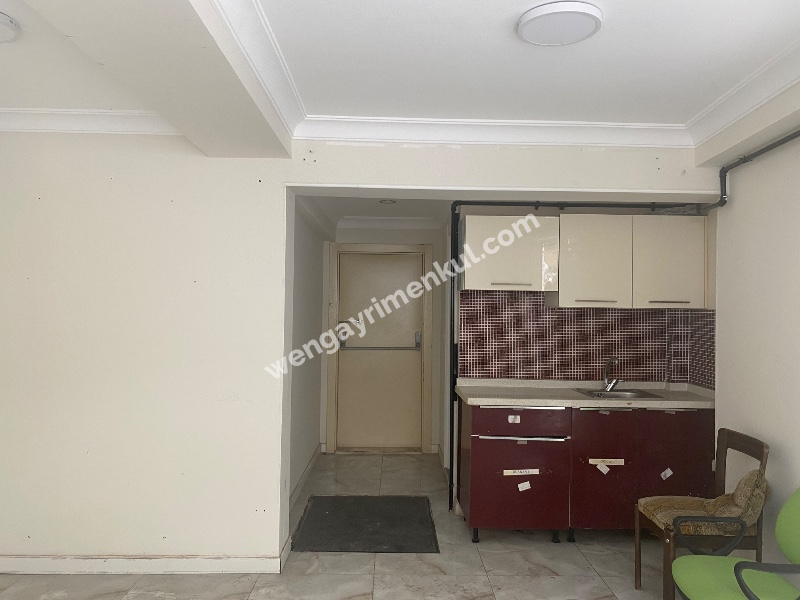 HÜSREV GEREDE CADDESİNDE 60m2 DEPOLU DÜKKAN MAĞAZA