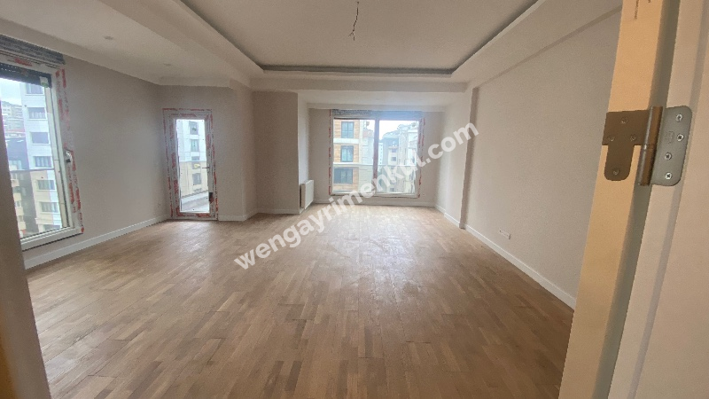 Caddebostan İskele Sokak’ta satılık 3+1
