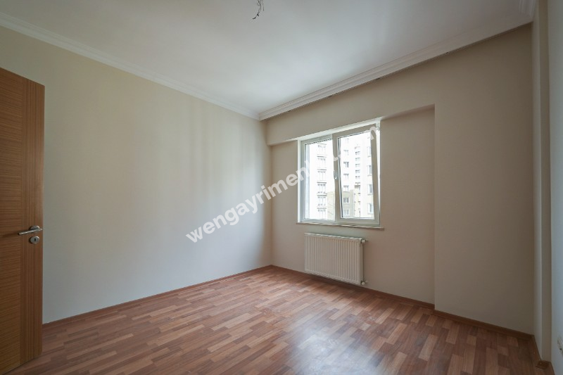 Zümrüt Konutları Sitesi Aydınlık, Geniş, Boyalı, 3+1 Satılık Daire
