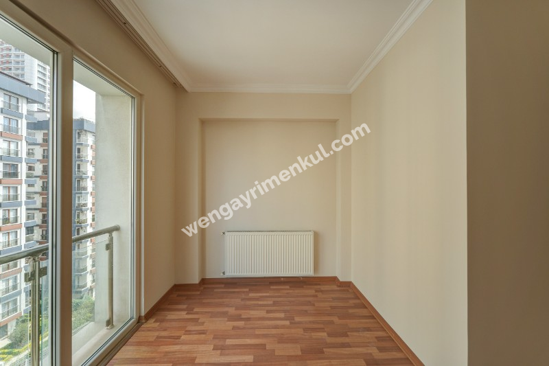 Zümrüt Konutları Sitesi Aydınlık, Geniş, Boyalı, 3+1 Satılık Daire