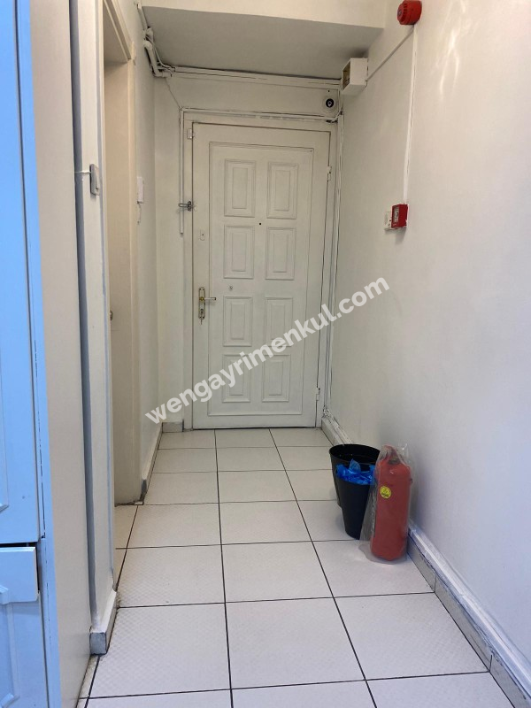BAKIRKÖY İNCİRLİ CAD. ÜZERİ 3+1 DEVREN GÜZELLİK SALONU...