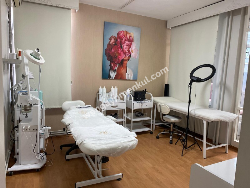 BAKIRKÖY İNCİRLİ CAD. ÜZERİ 3+1 DEVREN GÜZELLİK SALONU...