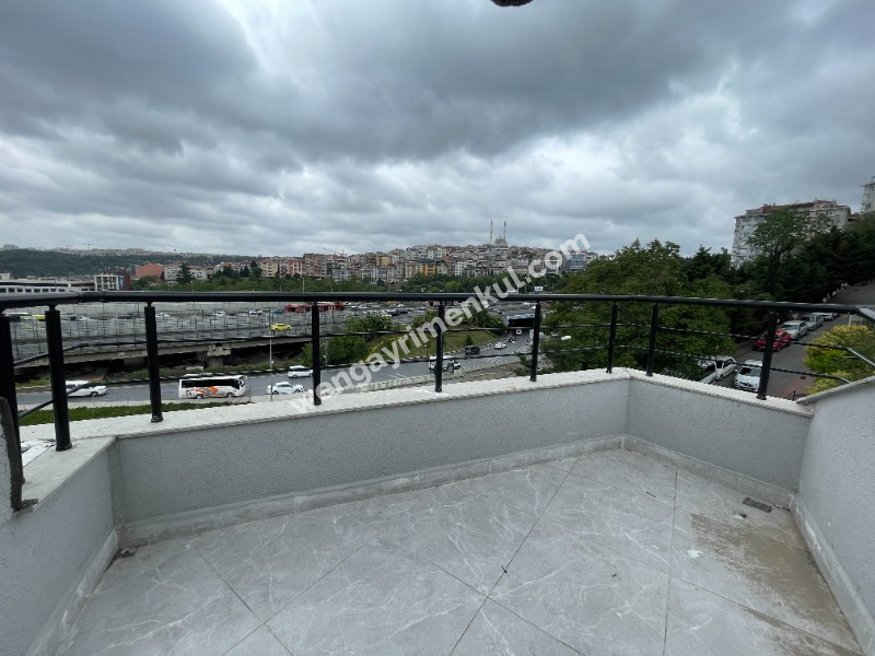 Halıcıoğlu 'da manzaralı dublex daire