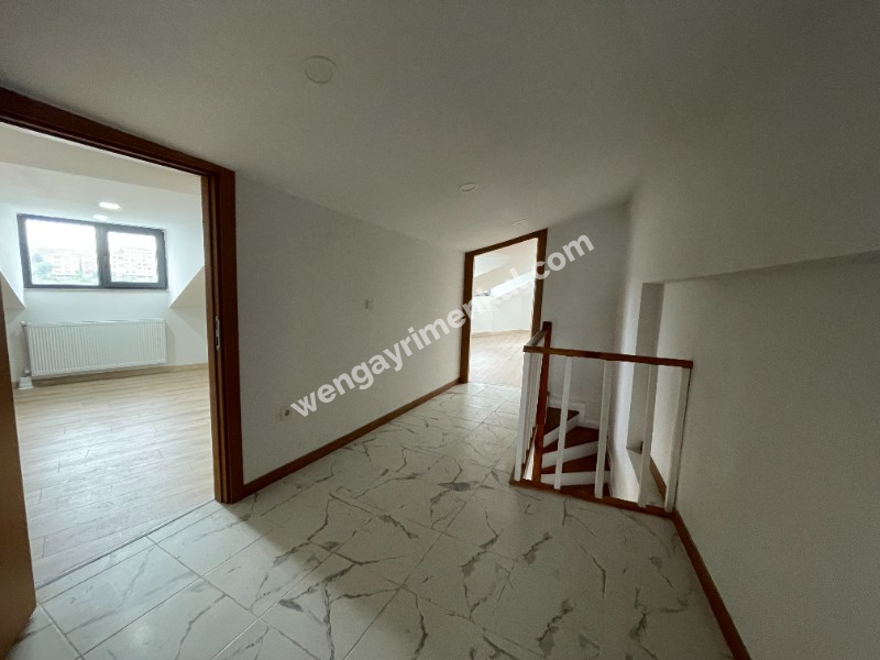 Halıcıoğlu 'da manzaralı dublex daire
