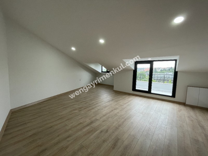 Halıcıoğlu 'da manzaralı dublex daire