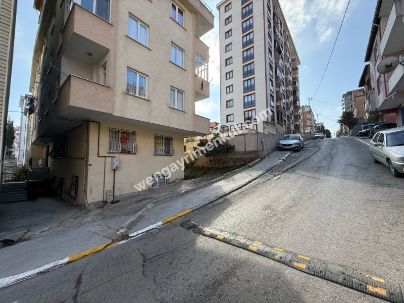 SABİHA GÖKÇENE YAKIN KONUMDA İÇİ YAPILI K.MUTFAKLI ARA KAT 2+1