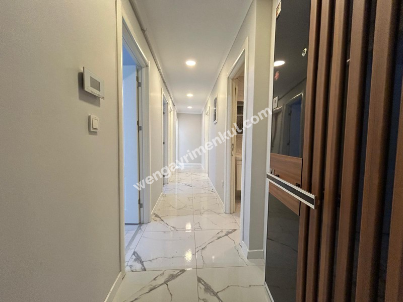 ALTINTEPE'DE BAHÇE KULLANIMLI, EBV BANYO, KAPALI MUTFAKLI 3+1