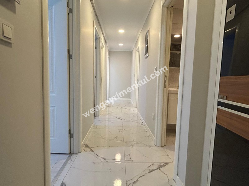 ALTINTEPE'DE BAHÇE KULLANIMLI, EBV BANYO, KAPALI MUTFAKLI 3+1