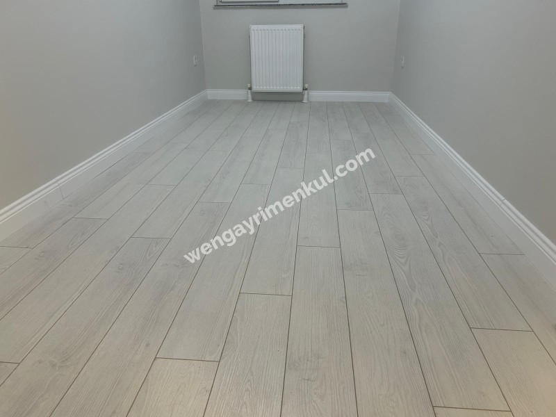 ALTINTEPE'DE BAHÇE KULLANIMLI, EBV BANYO, KAPALI MUTFAKLI 3+1