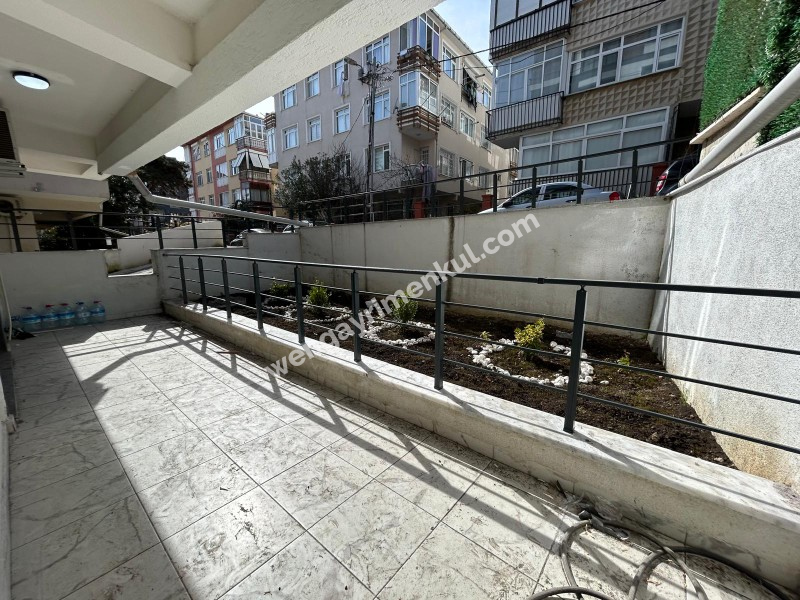ALTINTEPE'DE BAHÇE KULLANIMLI, EBV BANYO, KAPALI MUTFAKLI 3+1
