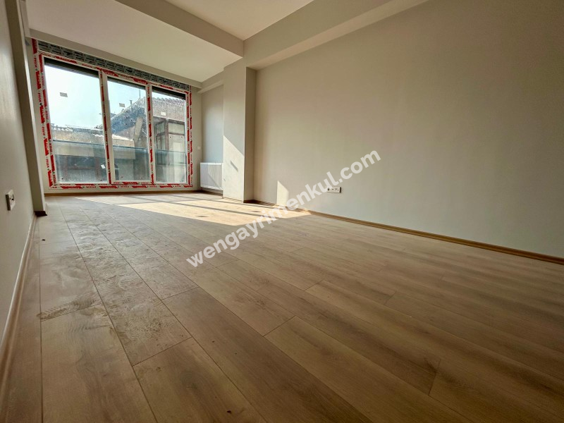 MARMARAYA 2 DK YÜRÜME MESAFESİNDE BALKONLU ARA KAT SIFIR 2+1