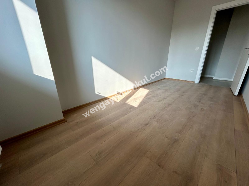 MARMARAYA 2 DK YÜRÜME MESAFESİNDE BALKONLU ARA KAT SIFIR 2+1