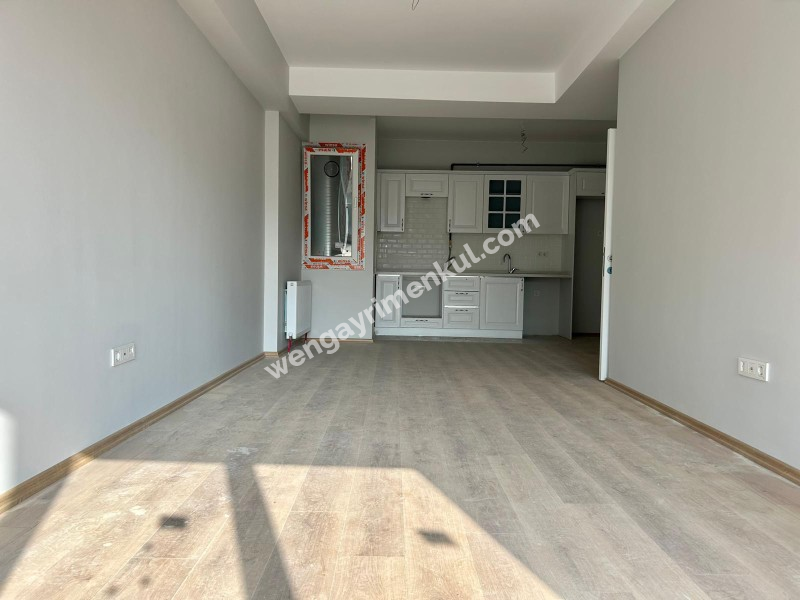 MARMARAYA 2 DK YÜRÜME MESAFESİNDE BALKONLU ARA KAT SIFIR 2+1