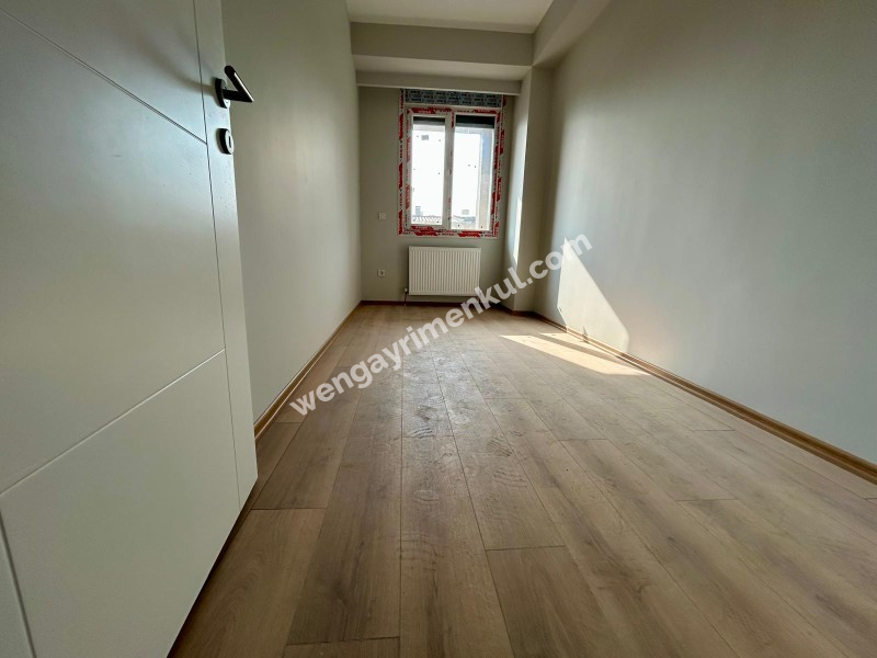 MARMARAYA 2 DK YÜRÜME MESAFESİNDE BALKONLU ARA KAT SIFIR 2+1