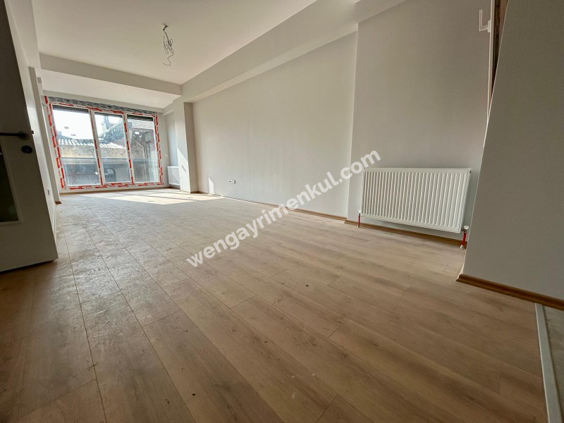 MARMARAYA 2 DK YÜRÜME MESAFESİNDE BALKONLU ARA KAT SIFIR 2+1