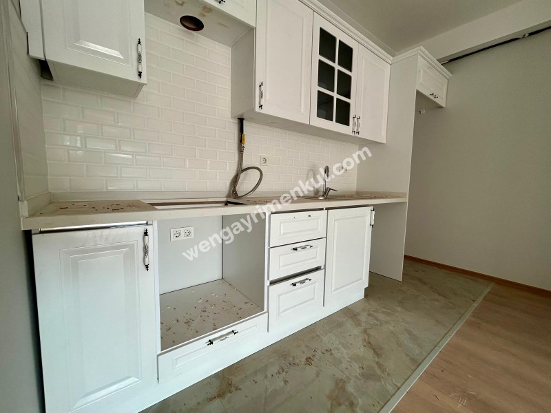 MARMARAYA 2 DK YÜRÜME MESAFESİNDE BALKONLU ARA KAT SIFIR 2+1