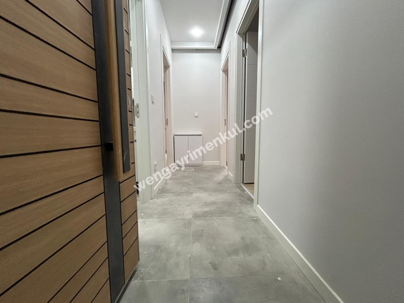 KOZYATAĞI'NDA METROYA MİNİBÜSE ÇOK YAKIN SIFIR 2+1 LÜKS DAİRE