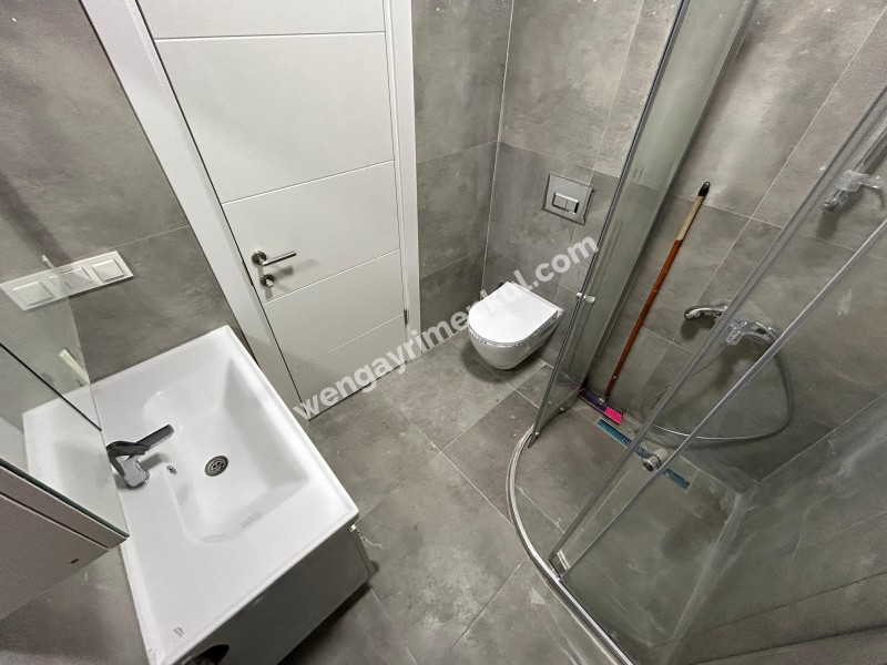 KOZYATAĞI'NDA METROYA MİNİBÜSE ÇOK YAKIN SIFIR 2+1 LÜKS DAİRE