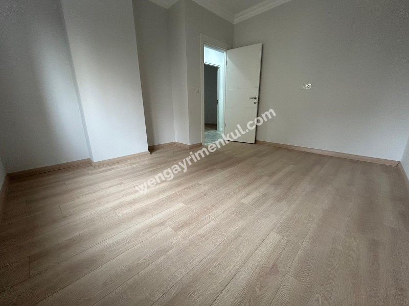 KOZYATAĞI'NDA METROYA MİNİBÜSE ÇOK YAKIN SIFIR 2+1 LÜKS DAİRE