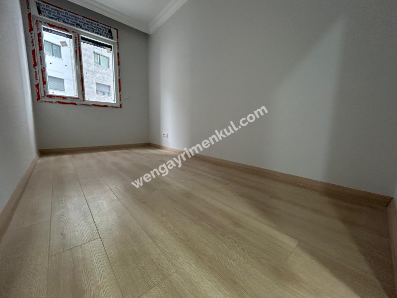 KOZYATAĞI'NDA METROYA MİNİBÜSE ÇOK YAKIN SIFIR 2+1 LÜKS DAİRE