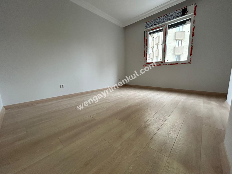 KOZYATAĞI'NDA METROYA MİNİBÜSE ÇOK YAKIN SIFIR 2+1 LÜKS DAİRE