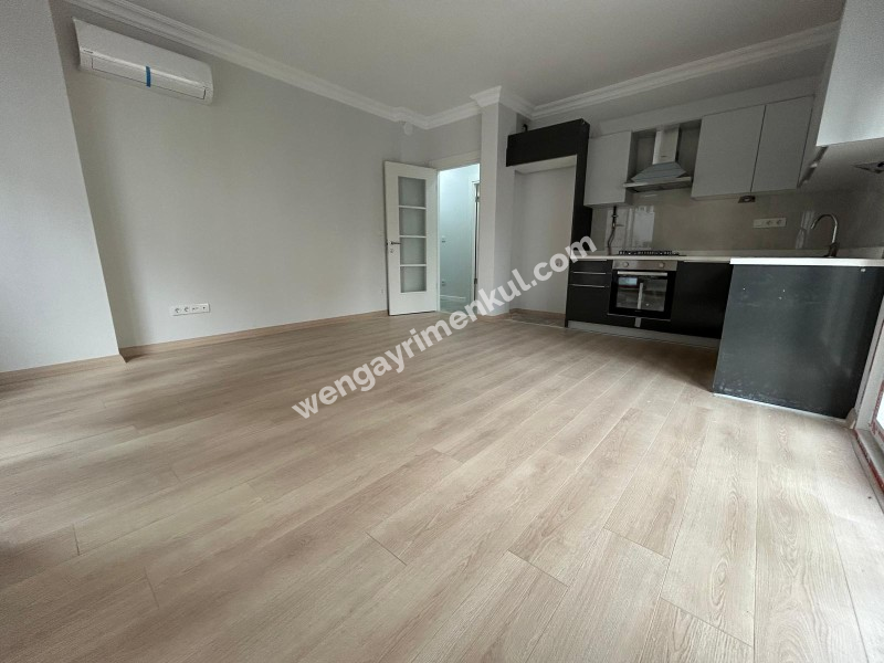 KOZYATAĞI'NDA METROYA MİNİBÜSE ÇOK YAKIN SIFIR 2+1 LÜKS DAİRE