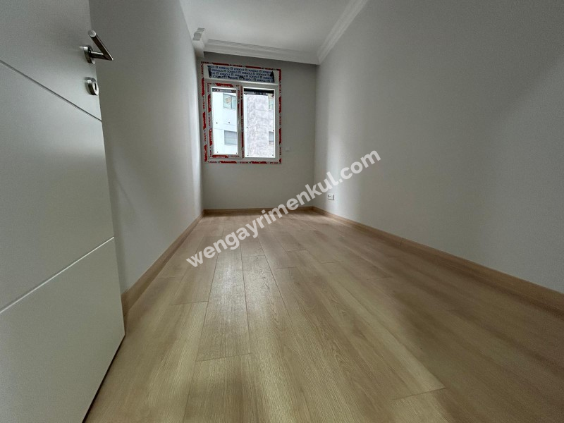 KOZYATAĞI'NDA METROYA MİNİBÜSE ÇOK YAKIN SIFIR 2+1 LÜKS DAİRE