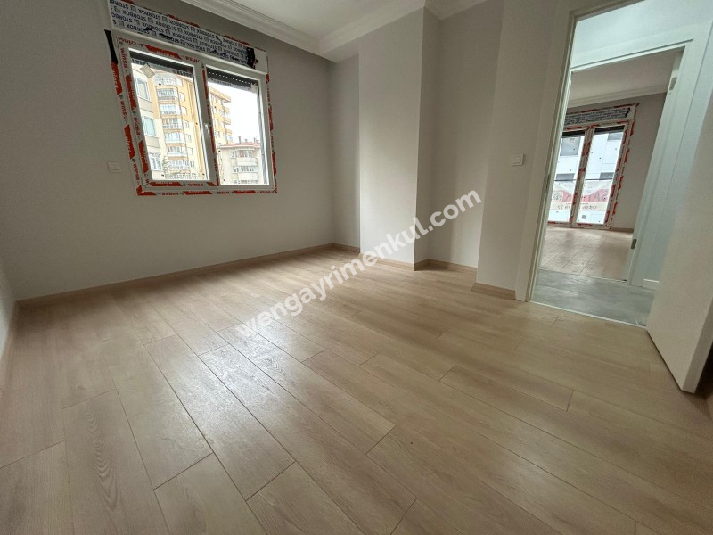 KOZYATAĞI'NDA METROYA MİNİBÜSE ÇOK YAKIN SIFIR 2+1 LÜKS DAİRE