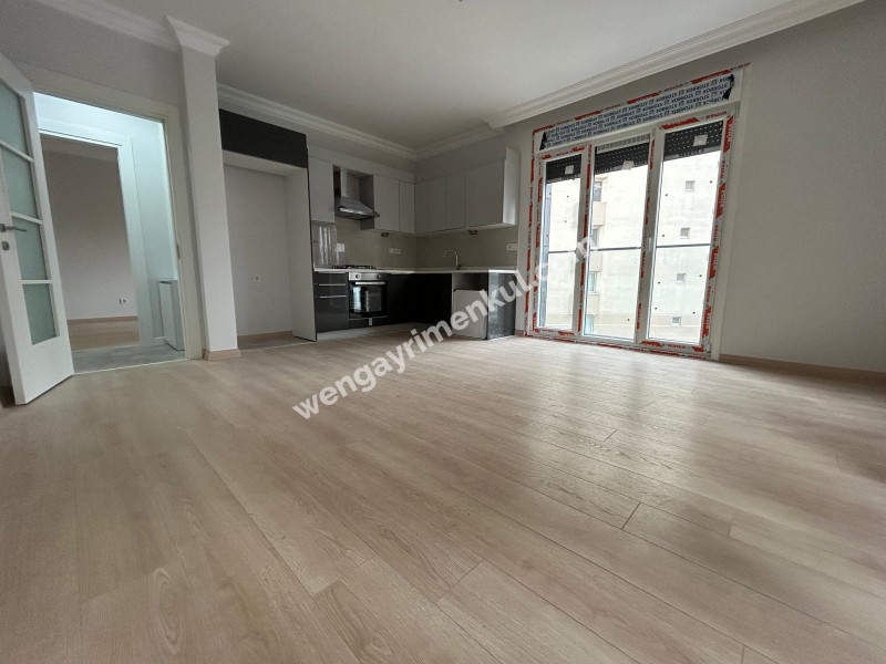 KOZYATAĞI'NDA METROYA MİNİBÜSE ÇOK YAKIN SIFIR 2+1 LÜKS DAİRE